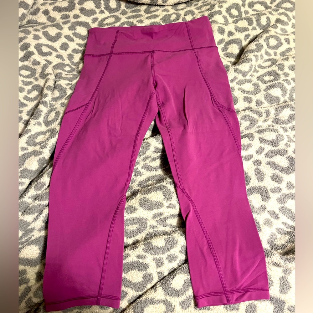 💜MAGENTA ATHLETA CAPRIS💜 SIZE M